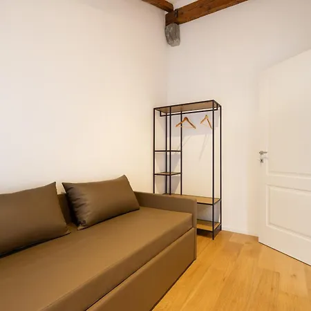 Via Ghiberti Stazione 50 * Трієст